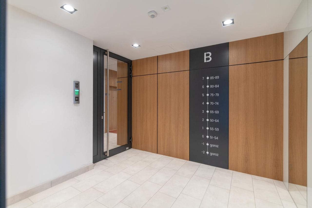 Warsaw Spire Stylish Apartament Bagian luar foto
